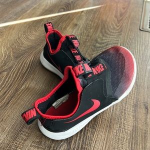 Good condition toddler boys slip on Nike Flex shoes 10C